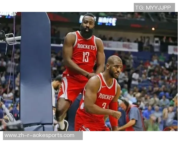 中国足球两位巨星的辉煌历程与传奇时刻深度解析